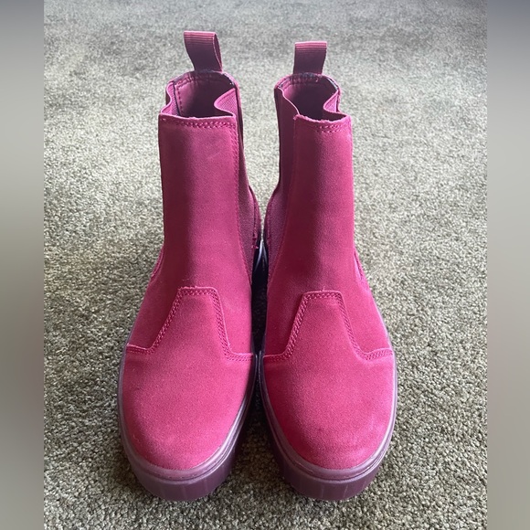 Puma Mayze Chelsea Curtain Call shoes. Never worn. Size 7 - Picture 8 of 10